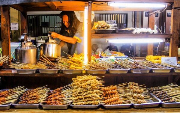 modal usaha rumah makan lesehan