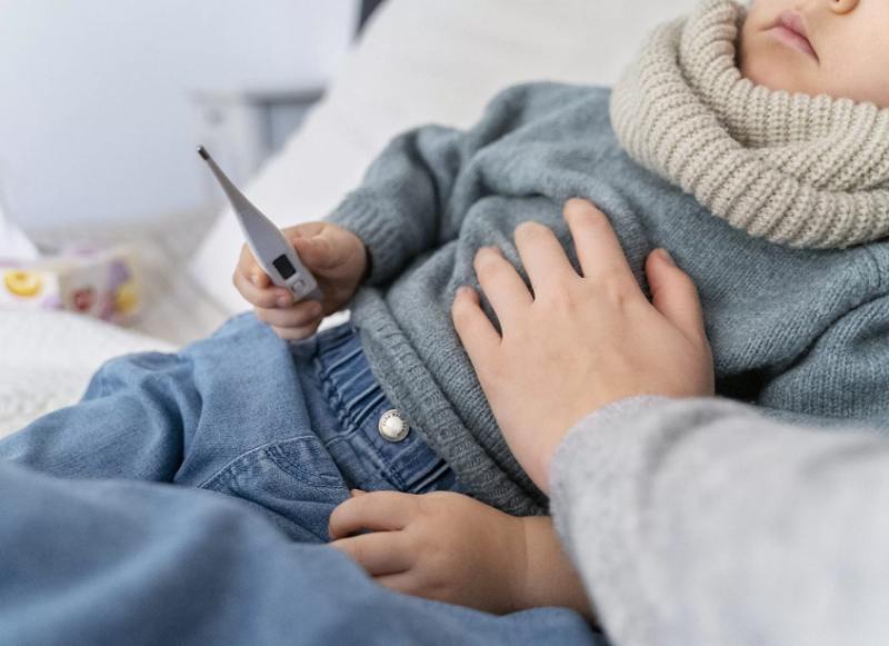 Ilustrasi Seorang Anak Yang Sedang Sakit di Temani Ibu Sumber Foto bumame com