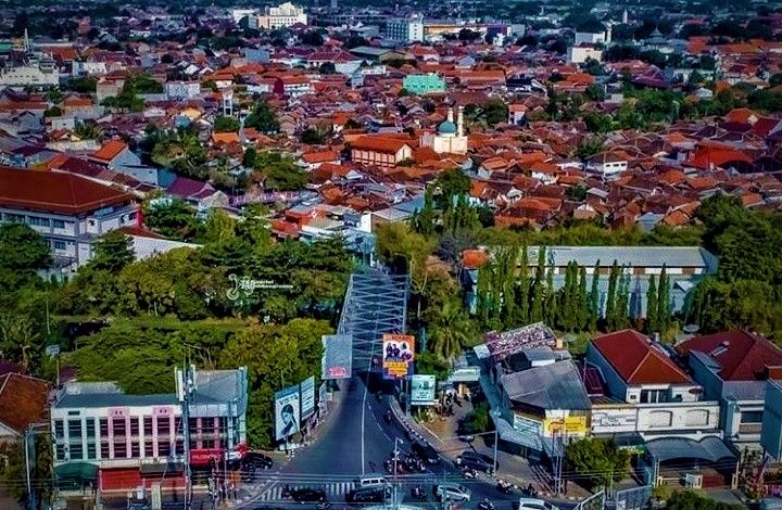 Bukan Hanya Batik! Ini 5 Destinasi Wisata Alam di Pekalongan Viral 2025 6856a32e9e6c83b26307a42f8d60bdb3
