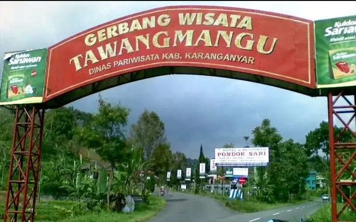 Liburan ke Tawangmangu? Ini 5 Wisata Terbaik yang Wajib Dikunjungi Gerbang Wisata Tawangmangu Sumber Foto Esposid