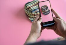 Memotret produk untuk dijadika konten Sumber Foto foundr dot com